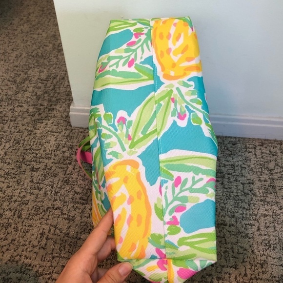 Lilly Pultizer Estée Lauder Lemon Print Tote Bag - Picture 7 of 11
